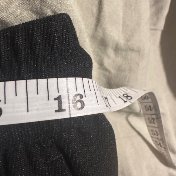 NWT - Men’s Forever 21 Elastic Tie Waist Joggers. Retail $30.00 - Picture 4 of 6